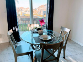 4BR 2 king 3 Queen 6 beds in total 3 GBPS Wi-Fi
